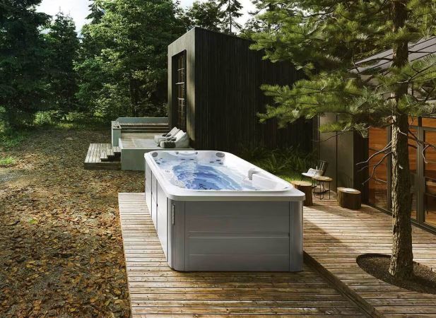Spa de nage Jacuzzi® J-13 – Compact, polyvalent et idéal pour toute la famille
