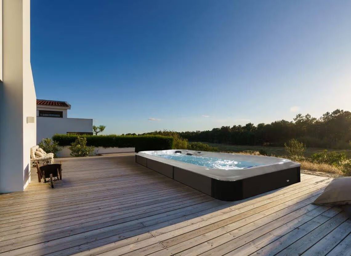 Spa de nage Jacuzzi® J-19 PowerPro™ – Entraînement puissant & récupération experte sur 5 mètres