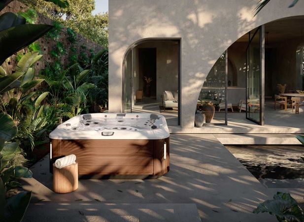 Spa J-365™ – Spa 6 places avec 48 jets PowerPro®, cascade et dôme plantaire