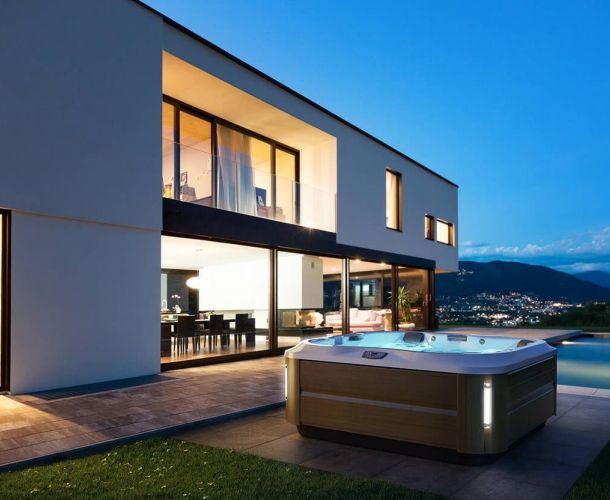 Spa J-335™ – Spa 4 places avec allonge, 40 jets PowerPro® et cascade relaxante