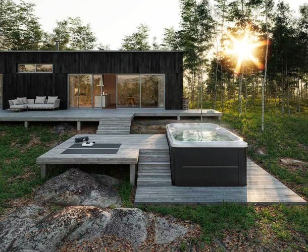 Spa de nage Jacuzzi® J-13 – Compact, polyvalent et idéal pour toute la famille