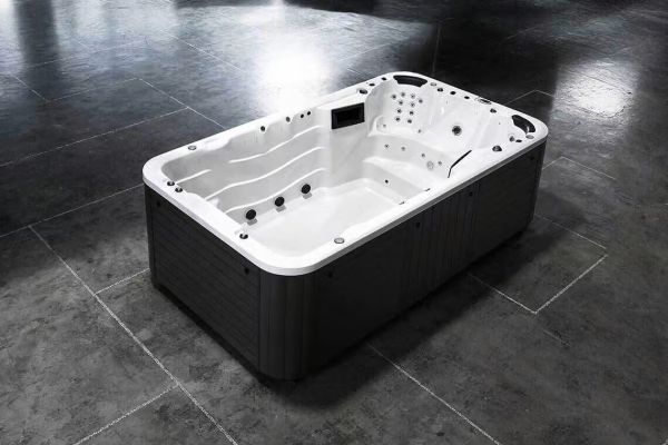 Spa de nage S-4000 – Compact, performant et accessible pour toute la famille