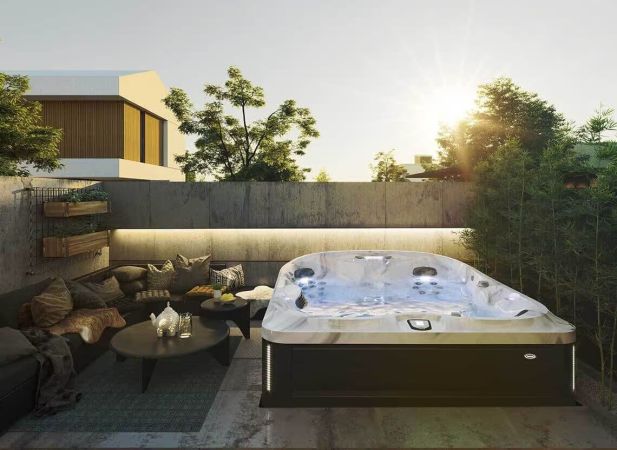 Spa J-485™ – Spa 6 places avec cascade centrale, sièges thérapeutiques et ProTouch™