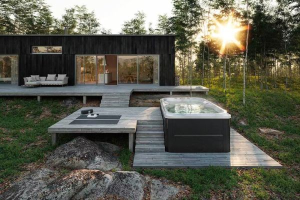 Spa de nage Jacuzzi® J-13 – Compact, polyvalent et idéal pour toute la famille