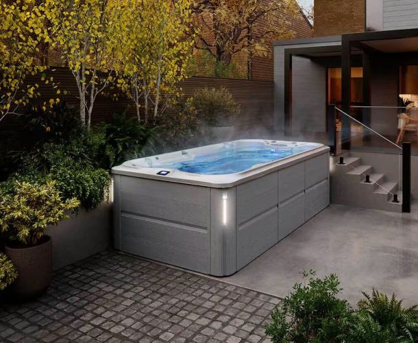 Spa de nage Jacuzzi® J-14 – Entraînement performant et détente immersive en format compact