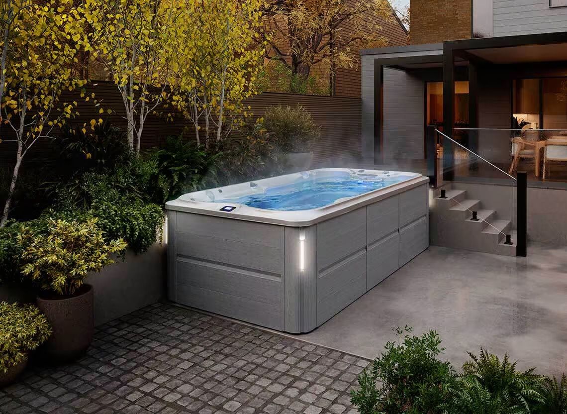 Spa de nage Jacuzzi® J-14 PowerPro™ – Entraînement fluide et récupération ciblée pour nageurs exigeants