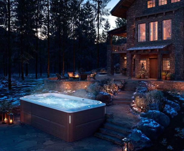 Spa de nage Jacuzzi® J-16 – Entraînement, détente et technologies avancées dans un format généreux