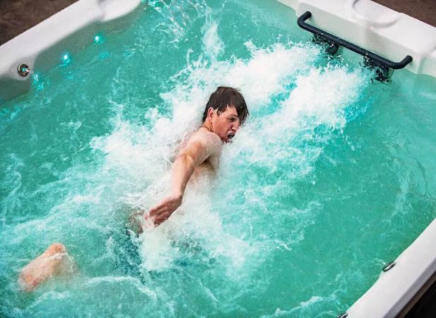 Spa de nage S-4000 – Compact, performant et accessible pour toute la famille