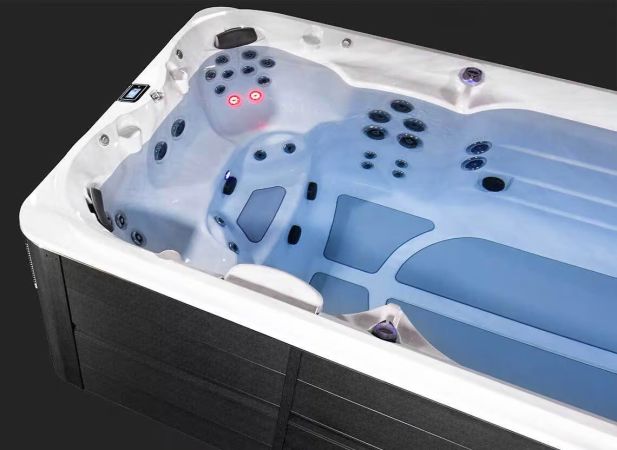 Spa de nage Jacuzzi® J-14 – Entraînement performant et détente immersive en format compact